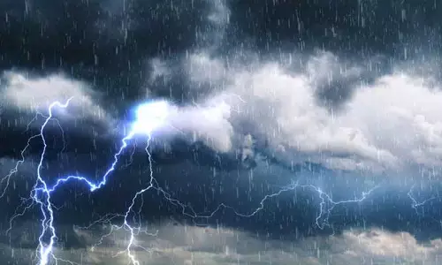 Heavy Rains:రాష్ట్ర ప్రజలకు హెచ్చరిక..పలు జిల్లాల్లో ఉరుములు, మెరుపులతో భారీ వర్షాలు