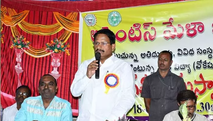MLA Yennam Srinivas Reddy : నిర్ధిష్టమైన లక్ష్యాన్ని ఎంచుకొని ఉన్నతంగా ఎదగండి.. MLA Yennam Srinivas Reddy : నిర్ధిష్టమైన లక్ష్యాన్ని ఎంచుకొని ఉన్నతంగా ఎదగండి..