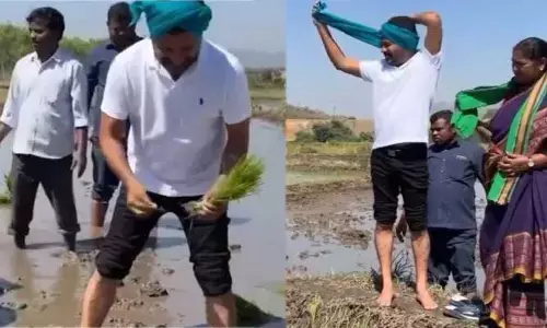 రైతు రుణమాఫీ సంబురం.. స్వయంగా వరినాట్లు వేసిన సీఎం రేవంత్ రెడ్డి (వీడియో)
