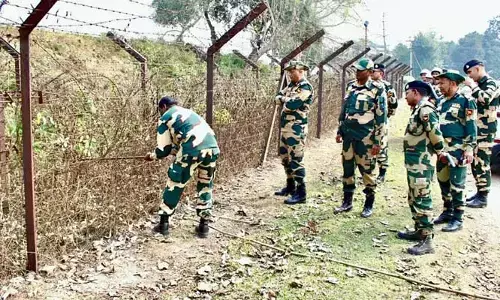 BSF: సరిహద్దులో 4 చైనీస్ పిస్టల్స్, పాక్‌లో తయారైన 50 బుల్లెట్లు స్వాధీనం