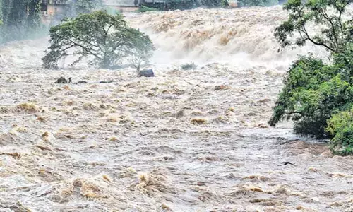 BIG River Project: ఉగ్రరూపం దాల్చిన పెద్దవాగు ప్రాజెక్ట్.. గేట్లు ఎత్తివేత, వరదలో చిక్కుకున్న 25 మంది