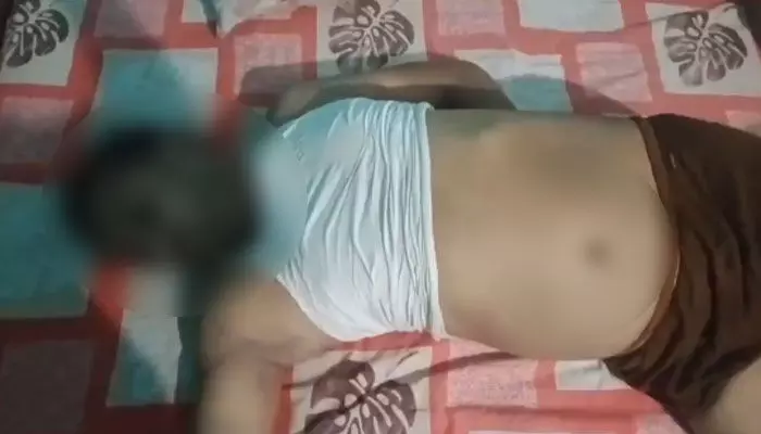 Vizag: విశాఖలో దారుణం!.. పిల్లలను బెదిరించబోయి ప్రాణాలు కోల్పోయిన తండ్రి Vizag: విశాఖలో దారుణం!.. పిల్లలను బెదిరించబోయి ప్రాణాలు కోల్పోయిన తండ్రి