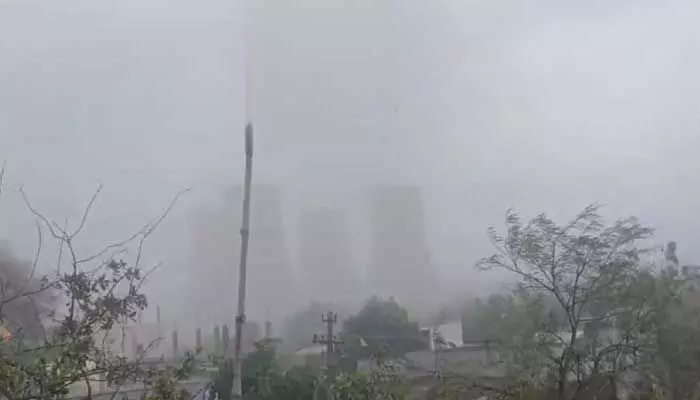 Pollution : బూడిద వ్యర్థాలతో పర్యావరణ ముప్పు.. ఏమి పట్టనట్టు కేటీపీఎస్ యాజమాన్యం Pollution : బూడిద వ్యర్థాలతో పర్యావరణ ముప్పు.. ఏమి పట్టనట్టు కేటీపీఎస్ యాజమాన్యం