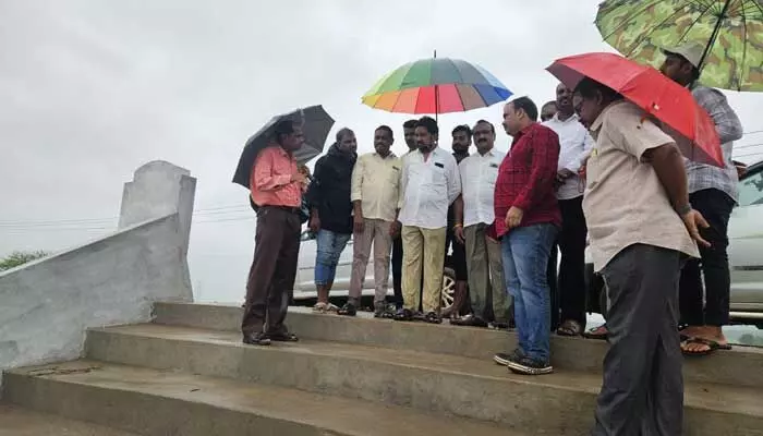 MLA Matta Ragamai Dayanand : వర్షాల పట్ల అధికారులు అప్రమత్తంగా ఉండాలి MLA Matta Ragamai Dayanand : వర్షాల పట్ల అధికారులు అప్రమత్తంగా ఉండాలి
