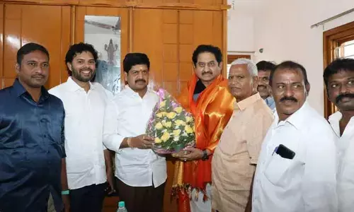 Amaravati: సుమన్‌ను సన్మానించిన కొల్లు రవీంద్ర