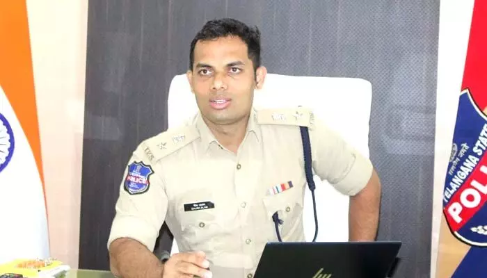 Alert : అత్యవసరమైతే తప్ప బయటికి రావద్దు Alert : అత్యవసరమైతే తప్ప బయటికి రావద్దు