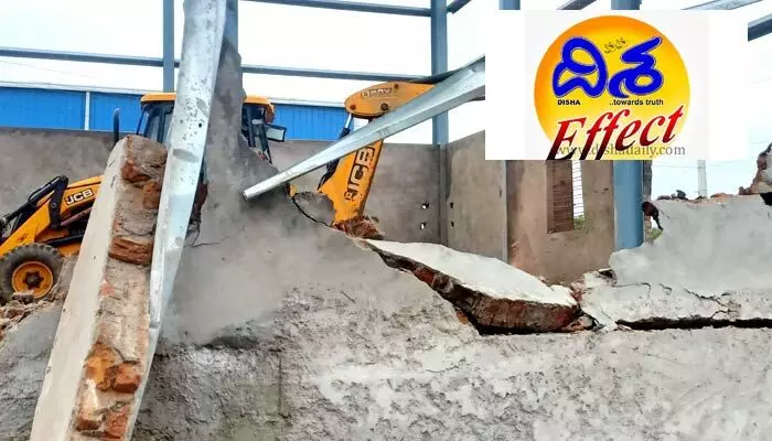 Disha Effect : దిశ ఎఫెక్ట్...ఇందిరాగాంధీ సొసైటీలో షెడ్లు కూల్చి వేత Disha Effect : దిశ ఎఫెక్ట్...ఇందిరాగాంధీ సొసైటీలో షెడ్లు కూల్చి వేత