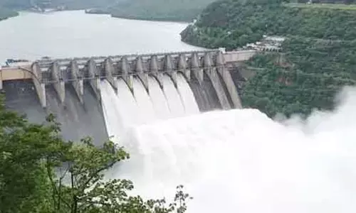 Rain Effect: శ్రీశైలం ప్రాజెక్టుకు భారీగా వరద.. నీటిమట్టం ఎంతంటే..!