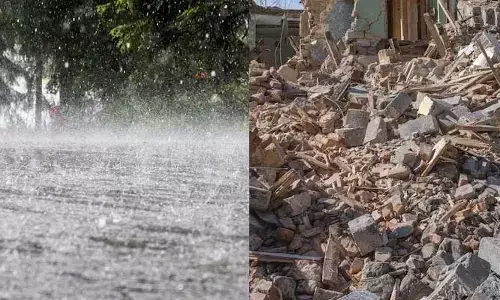 విజయవాడలో వర్షం బీభత్సం.. కొండరాయి పడి ఇల్లు ధ్వంసం