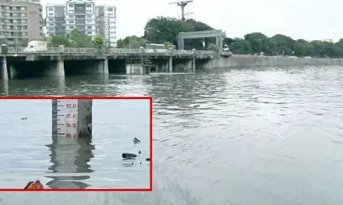 Heavy Rains: హుస్సేన్ సాగర్ పరిసర ప్రజలకు బిగ్ అలర్ట్
