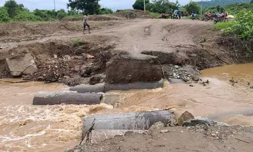 Adivasi people : ఆదివాసీల వెతలు తీరేది ఎన్నడు..