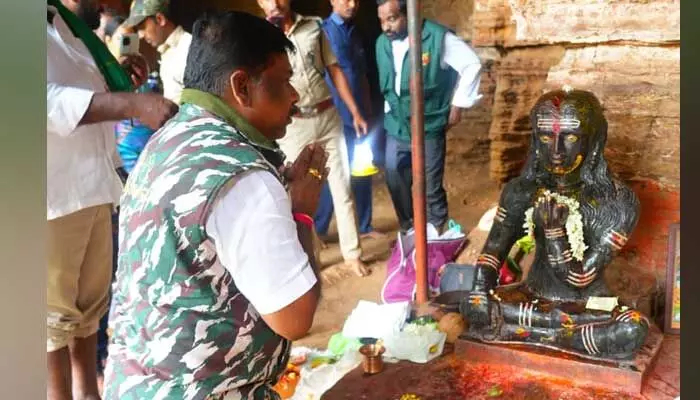 MLA Dr. Vamsikrishna : అక్కమ్మ దేవి గుహను సందర్శించిన ఎమ్మెల్యే.. MLA Dr. Vamsikrishna : అక్కమ్మ దేవి గుహను సందర్శించిన ఎమ్మెల్యే..