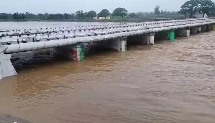 Flood : ఉగ్రరూపం దాల్చి ప్రవహిస్తున్న జంపన్న వాగు Flood : ఉగ్రరూపం దాల్చి ప్రవహిస్తున్న జంపన్న వాగు