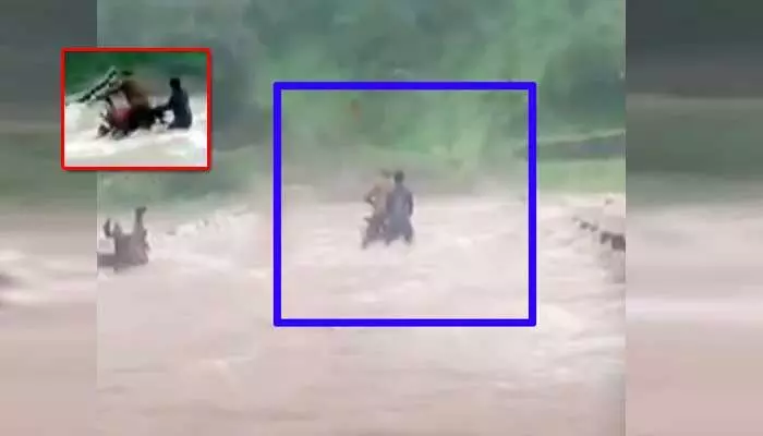 Alluri District: వాగులో అత్యుత్సాహం.. రక్షించిన స్థానికులు Alluri District: వాగులో అత్యుత్సాహం.. రక్షించిన స్థానికులు