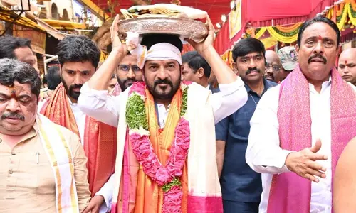 BREAKING: ఉజ్జయిని మహంకాళి అమ్మవారిని దర్శించుకున్న సీఎం రేవంత్‌.. పట్టు వస్త్రాల సమర్పణ