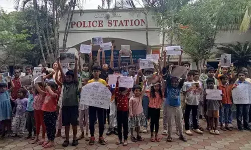 Pet Basheerabad :కొంపల్లి కమిషనర్‌పై  చర్యలు తీసుకోవాలి.. చిన్నారుల వినూత్న  ఫిర్యాదు