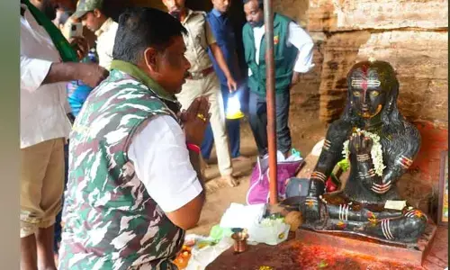 MLA Dr. Vamsikrishna : అక్కమ్మ దేవి గుహను సందర్శించిన ఎమ్మెల్యే..