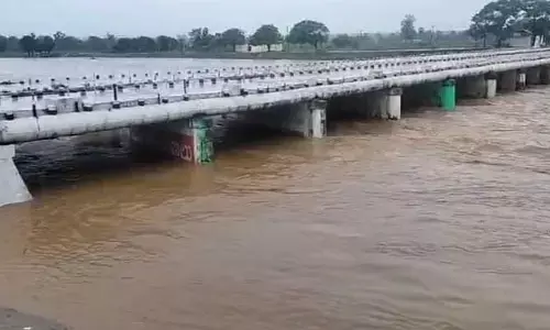 Flood : ఉగ్రరూపం దాల్చి ప్రవహిస్తున్న జంపన్న వాగు