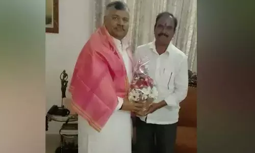SI Sakriya Naik : డీజీపీని కలిసిన లోకేశ్వరం ఎస్సై..