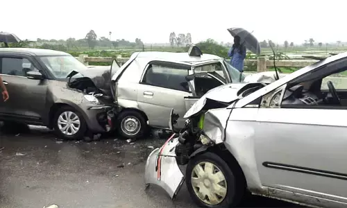 Car accident : కారు బీభత్సం...మూడు కార్లు ఢీ