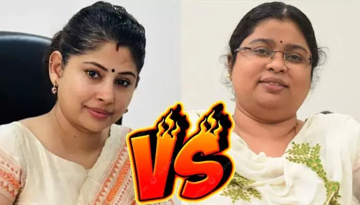 Smita Sabharwal: ఐఏఎస్ స్మితా సబర్వాల్కు బాలలత స్ట్రాంగ్ కౌంటర్.. షోకాజ్ నోటీసు ఇవ్వాలంటూ ఫైర్ Smita Sabharwal: ఐఏఎస్ స్మితా సబర్వాల్కు బాలలత స్ట్రాంగ్ కౌంటర్.. షోకాజ్ నోటీసు ఇవ్వాలంటూ ఫైర్