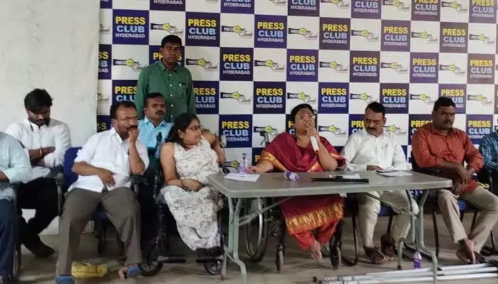 Former bureaucrat Balalatha : దివ్యాంగుల పై చేసిన వ్యాఖ్యలను స్మిత సబర్వాల్ వెనక్కి తీసుకోవాలి.. Former bureaucrat Balalatha : దివ్యాంగుల పై చేసిన వ్యాఖ్యలను స్మిత సబర్వాల్ వెనక్కి తీసుకోవాలి..