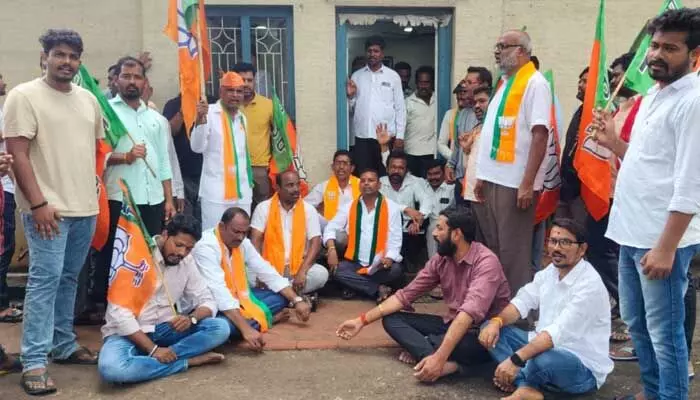 BJP : బీసీలను ఘోరంగా మోసం చేసిన కాంగ్రెస్.. BJP : బీసీలను ఘోరంగా మోసం చేసిన కాంగ్రెస్..