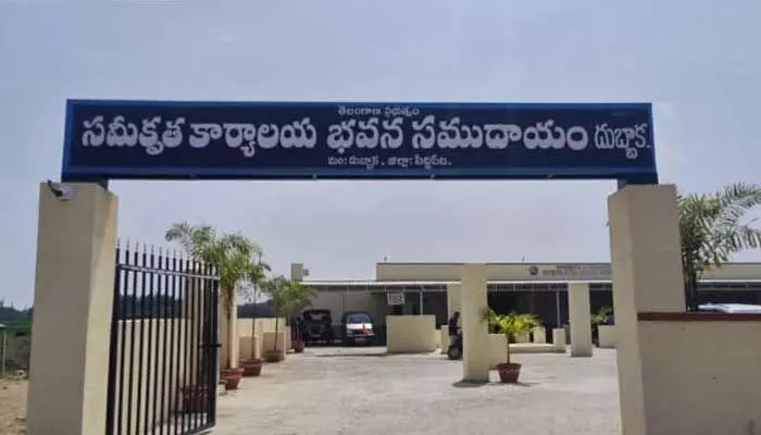 Tehsildar Office : కళ్యాణ లక్ష్మి ఫైల్ కదలాలంటే ముడుపులు ముట్టాల్సిందే.! Tehsildar Office : కళ్యాణ లక్ష్మి ఫైల్ కదలాలంటే ముడుపులు ముట్టాల్సిందే.!