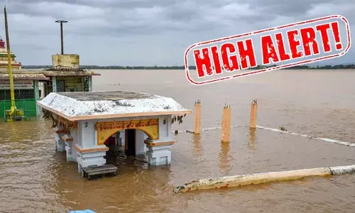 BREAKING: ఉగ్రరూపం దాల్చిన గోదావరి.. భద్రాచలంలో హై అలర్ట్ ప్రకటించిన అధికారులు