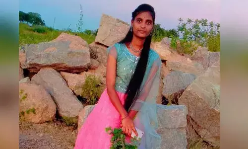 Suicide : డిగ్రీ విద్యార్థిని ఆత్మహత్య.. తన మాట తల్లిదండ్రులు వినలేదనే..!