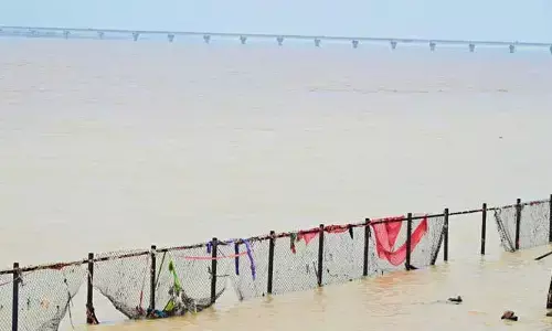 Godavari River : కాళేశ్వరంలో మొదటి ప్రమాద హెచ్చరిక జారీ