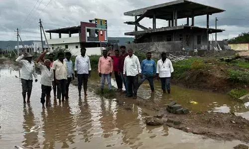 Colonists protest : ఎక్కడి సమస్యలు అక్కడే..