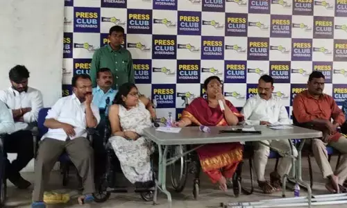 Former bureaucrat Balalatha : దివ్యాంగుల పై చేసిన వ్యాఖ్యలను స్మిత సబర్వాల్ వెనక్కి తీసుకోవాలి..