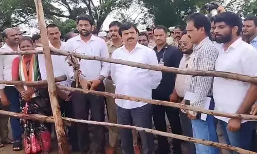 Minister : గోదావరి వరద ప్రభావిత ప్రాంతాలను పరిశీలించిన మంత్రి