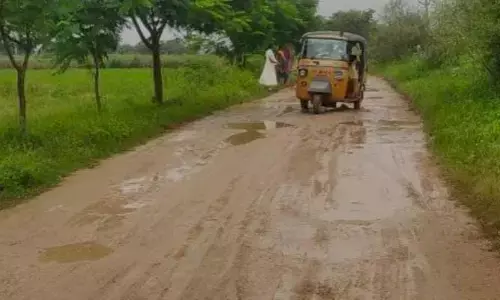 Road Repair: నిధులు ఉన్నా.. పనులు సున్నా