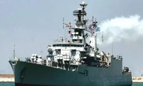 INS Brahmaputra : ‘ఐఎన్‌ఎస్ బ్రహ్మపుత్ర‌’లో మంటలు.. నావికుడు గల్లంతు