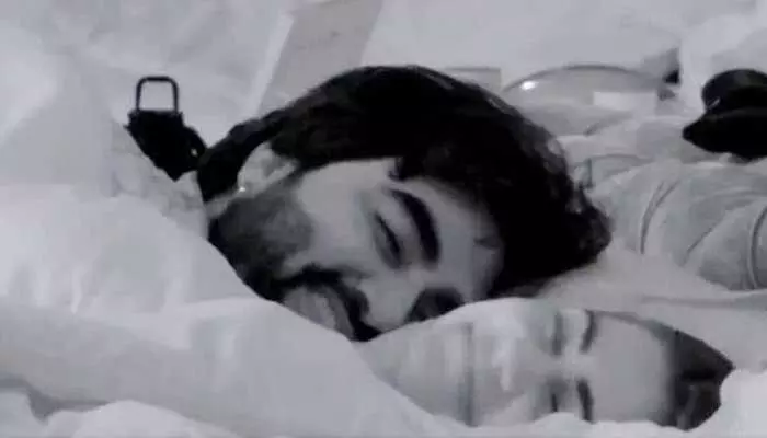Bigg Boss : బిగ్ బాస్ హౌస్లో లైవ్లో శృంగార వీడియో వైరల్.. మండిపడుతున్న నెటిజన్స్! Bigg Boss : బిగ్ బాస్ హౌస్లో లైవ్లో శృంగార వీడియో వైరల్.. మండిపడుతున్న నెటిజన్స్!