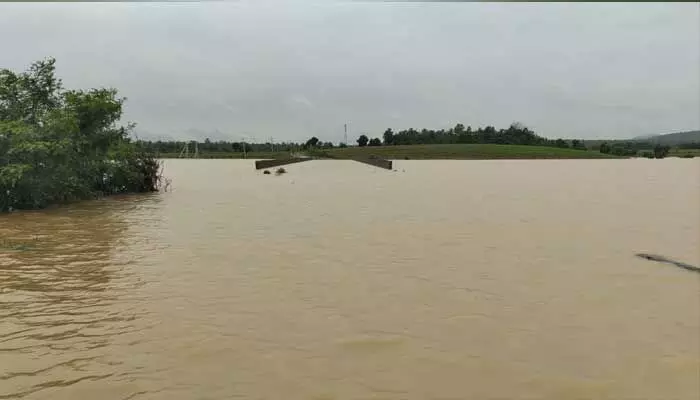 Pranahita river : ప్రాణహిత నది ఉగ్రరూపం.. పరేషాన్ లో వరద గ్రామాల ప్రజలు.. Pranahita river : ప్రాణహిత నది ఉగ్రరూపం.. పరేషాన్ లో వరద గ్రామాల ప్రజలు..