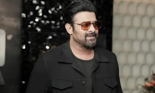 Prabhas: రాజాసా‌బ్ మూవీకి రెమ్యునరేషన్ తగ్గించిన పాన్ ఇండియా స్టార్.. కారణం అదేనా?