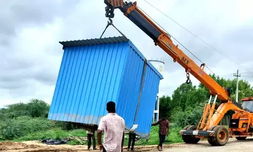 దిశ ఎఫెక్ట్​... చెలిమెల కుంటలో అక్రమ నిర్మాణాల తొలగింపు