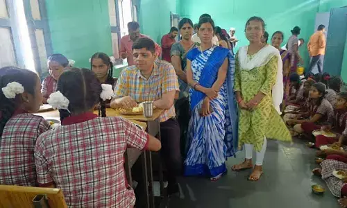 Collector : కలెక్టర్ రాకతో అధికారుల అలర్ట్..