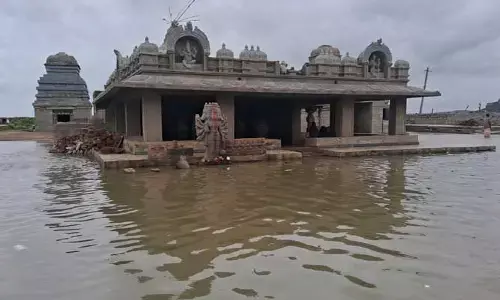 Krishna River : సంగమేశ్వరుడి ఆలయాన్ని చుట్టుముట్టిన కృష్ణమ్మ..