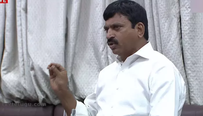వరంగల్ అభివృద్ధిపై సర్కార్ స్పెషల్ ఫోకస్.. రైల్వే జీఎంకు పొంగులేటి రిక్వెస్ట్ వరంగల్ అభివృద్ధిపై సర్కార్ స్పెషల్ ఫోకస్.. రైల్వే జీఎంకు పొంగులేటి రిక్వెస్ట్