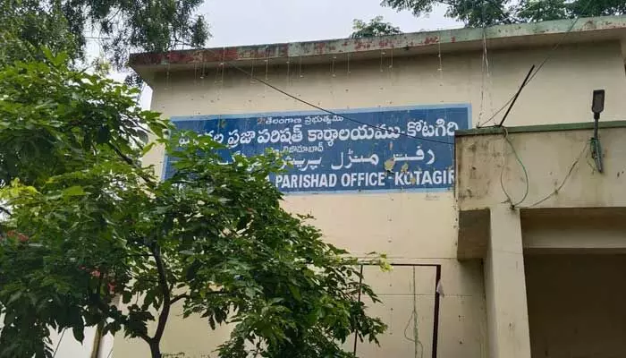 మండల బాస్ పై బదిలీ అస్త్రానికి ప్రయత్నం.. మండల బాస్ పై బదిలీ అస్త్రానికి ప్రయత్నం..