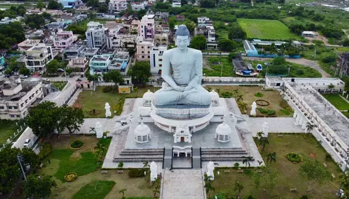 Amaravati: అమరావతి నిర్మాణంపై సీఆర్డీఏ దృష్టి.. ప్రత్యేక కమిటీ ఏర్పాటు Amaravati: అమరావతి నిర్మాణంపై సీఆర్డీఏ దృష్టి.. ప్రత్యేక కమిటీ ఏర్పాటు