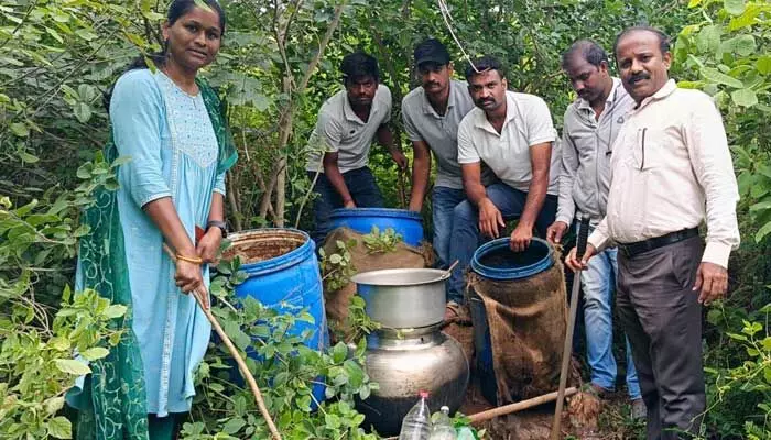 Excise Circle CI : నాటు సారా తయారీ కేంద్రాల పై ఉక్కుపాదం.. Excise Circle CI : నాటు సారా తయారీ కేంద్రాల పై ఉక్కుపాదం..