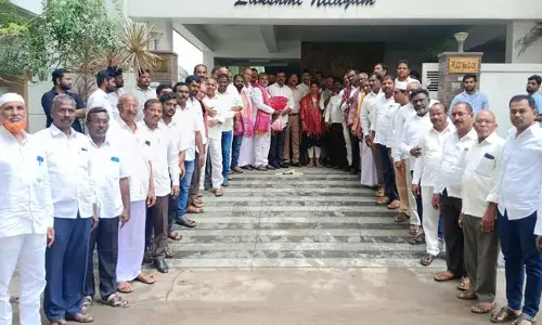 MLA Gavinolla Madhusudan Reddy : ఎమ్మెల్యేను కలిసిన మార్కెట్‌ కమిటీ చైర్మన్‌ ప్రశాంత్..