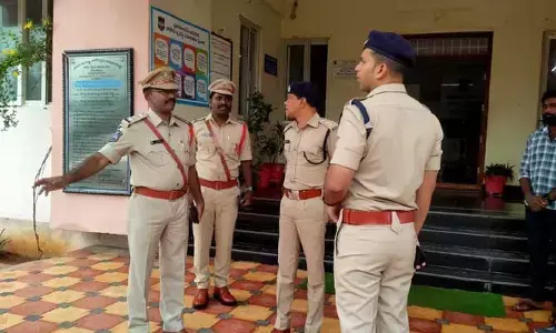 SP Sarath Chandra Pawar : పోలీస్ స్టేషన్ కు వచ్చే బాధితుల పట్ల తక్షణమే స్పందించాలి..