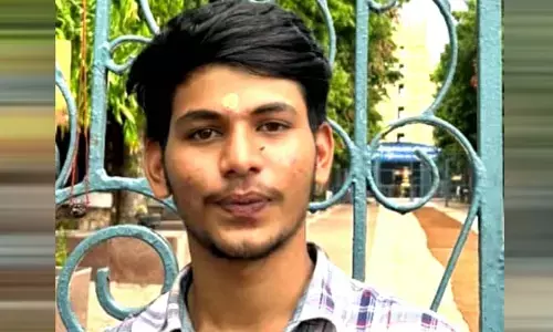 BTech student Death: రోడ్డు ప్రమాదంలో బీటెక్ విద్యార్థి మృతి