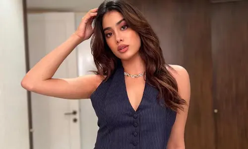 Janhvi Kapoor:ఫ్లైట్ ఎక్కేముందు జాన్వీ కపూర్‌కు పక్షవాతం.. క్లారిటీ ఇచ్చిన బ్యూటీ!
